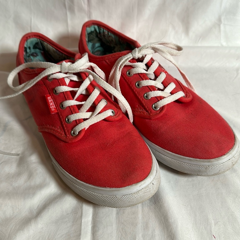Vans women’s shoes size 6 like new